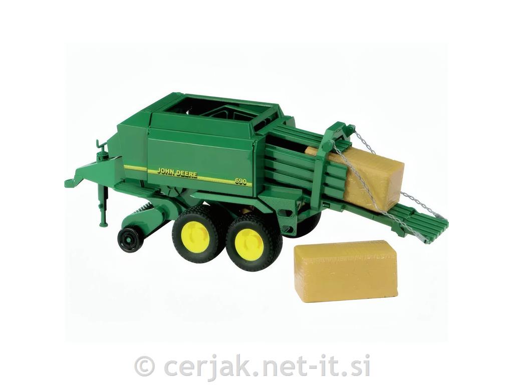 Velika balirka John Deere 690