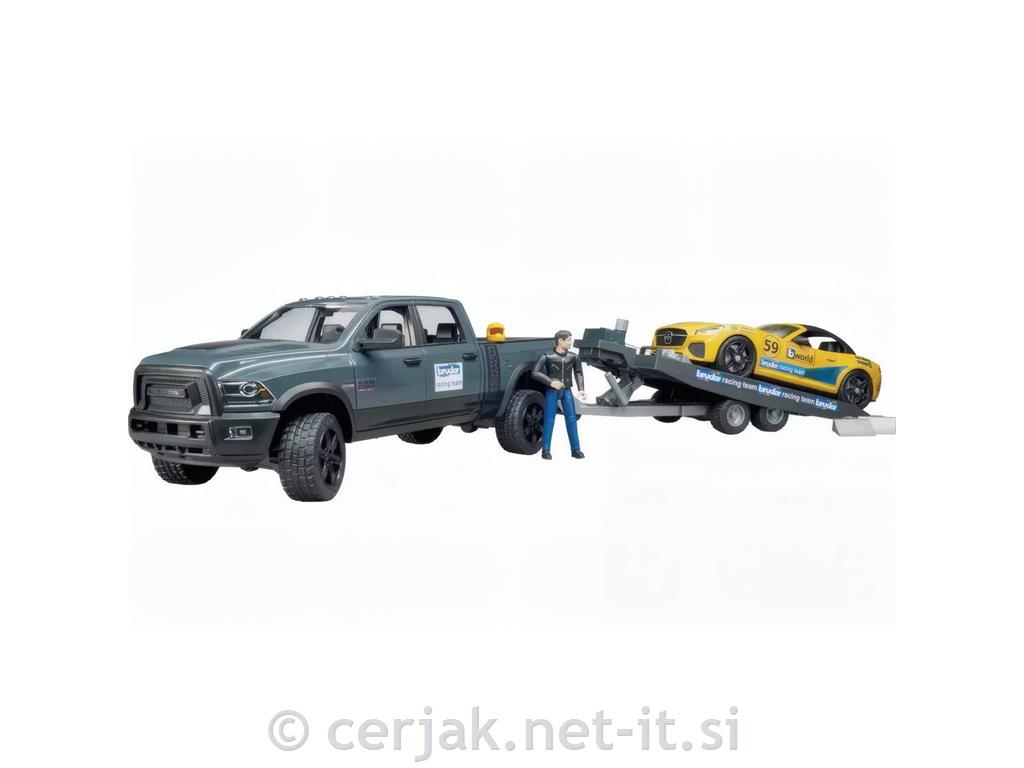 Pickup s prikolico za avtomobile