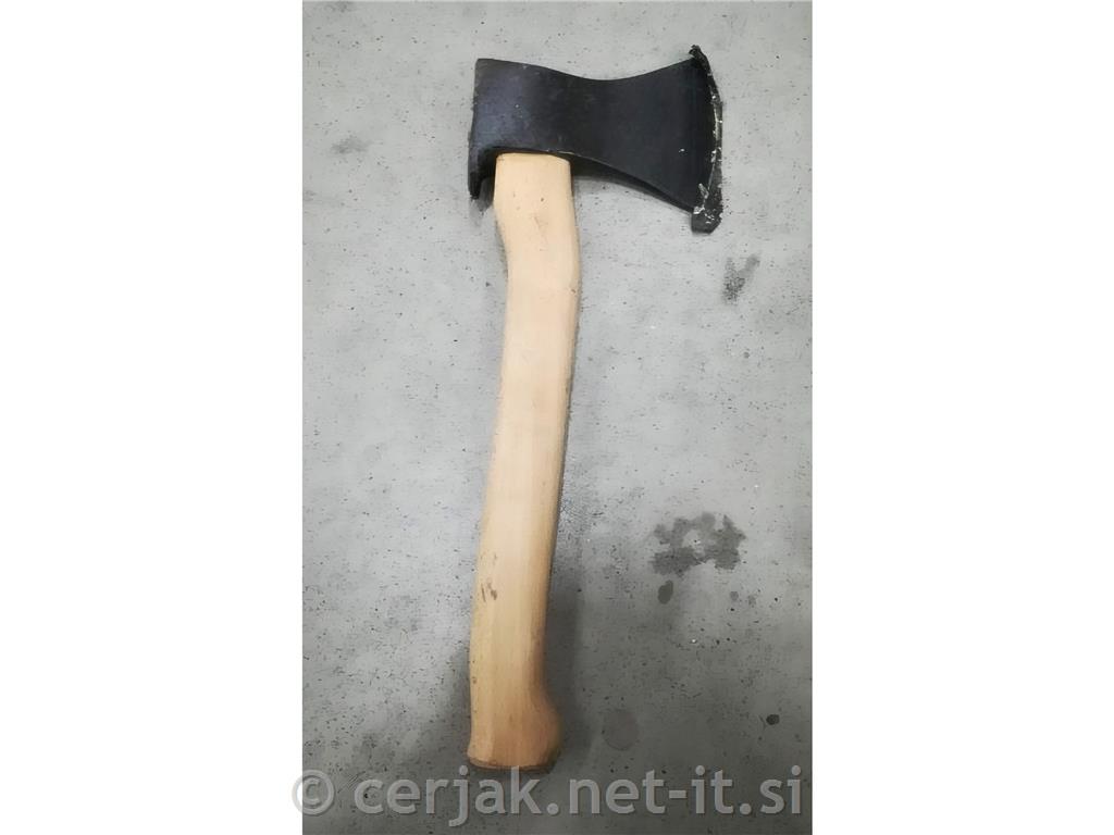 Tesarska sekira