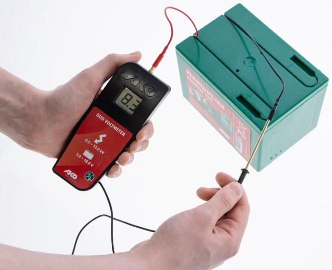 Digitalni DUO voltmeter