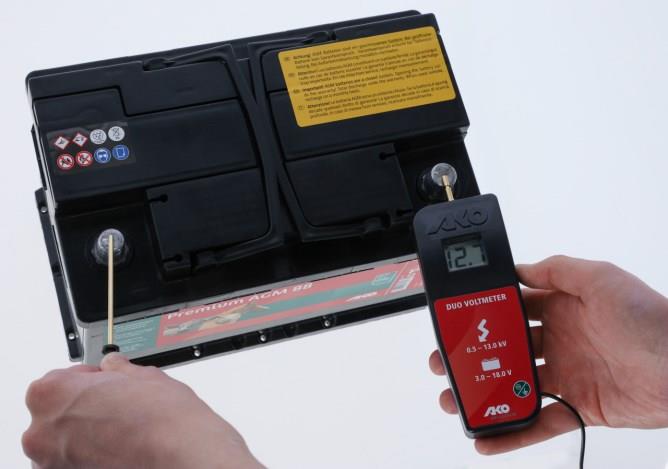 Digitalni DUO voltmeter