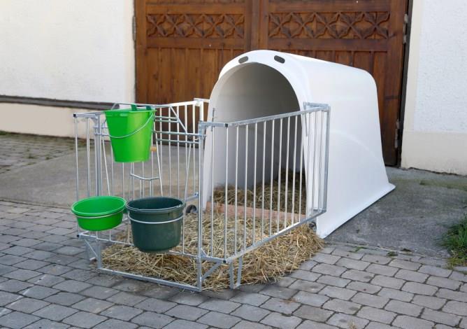 Staja CalfHouse Master Plus z ograjo v lažji izvedbi