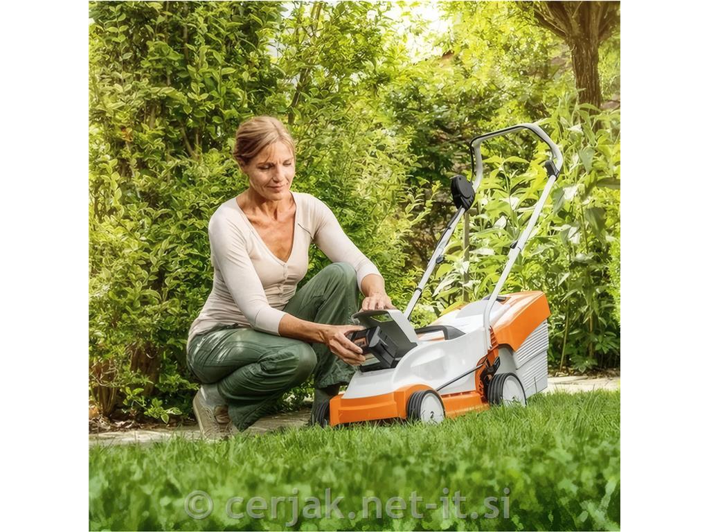 Akumulatorska kosilnica RMA 235 AK 30 in AL101 STIHL