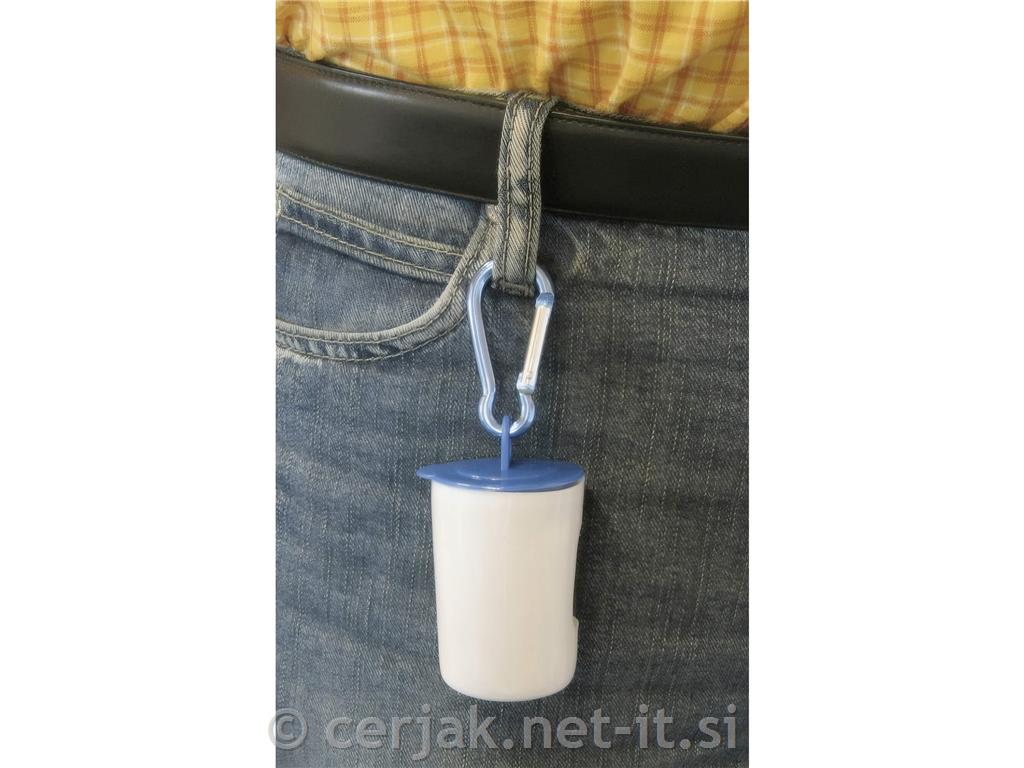 Obesek z vrečkami za iztrebke