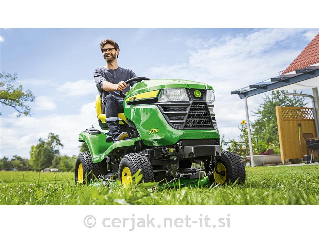 Vrtni traktor X370 JOHN DEERE